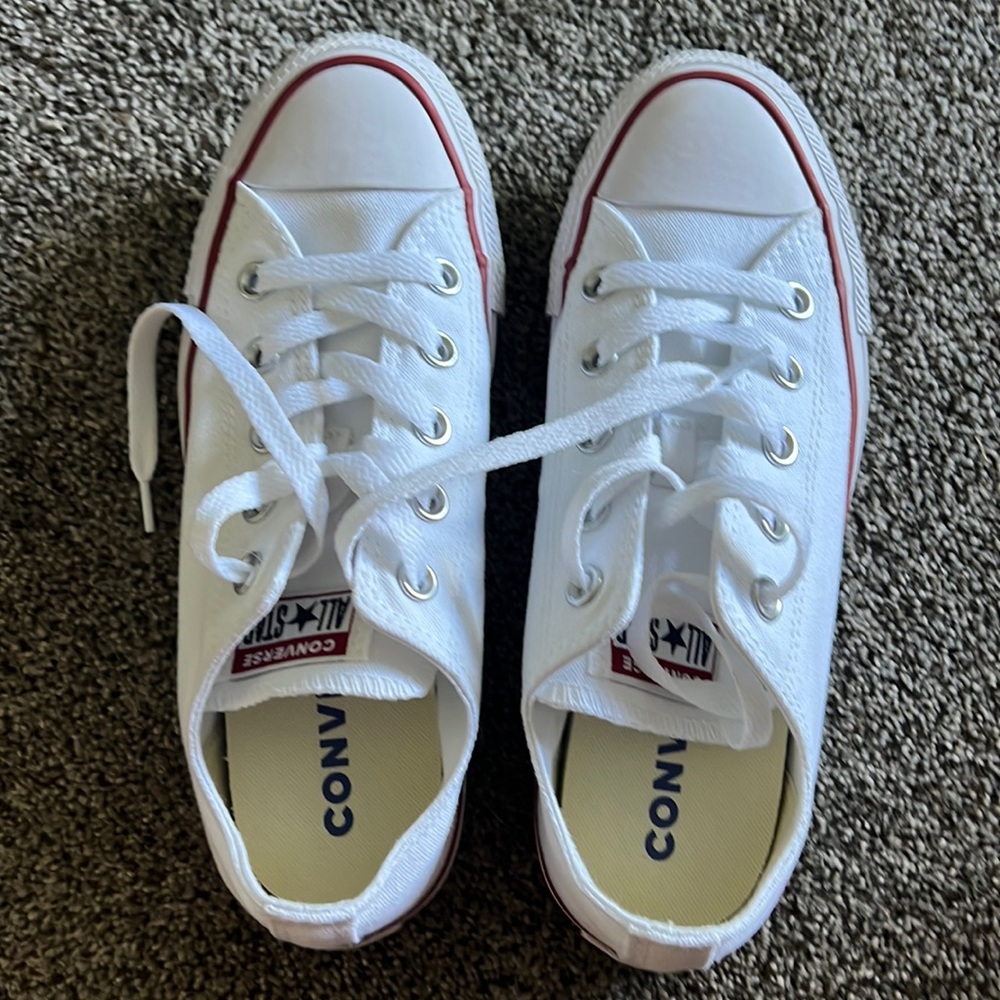 Women’s size 6 Converse Sneakers
